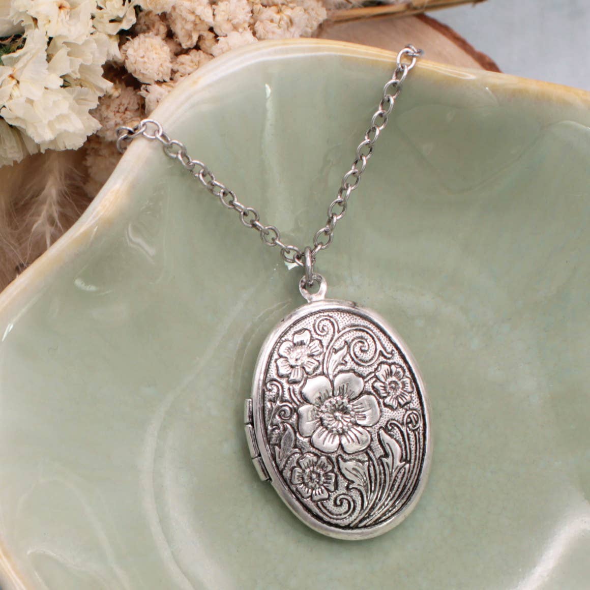 Vintage Memories Silver Floral Locket Necklace