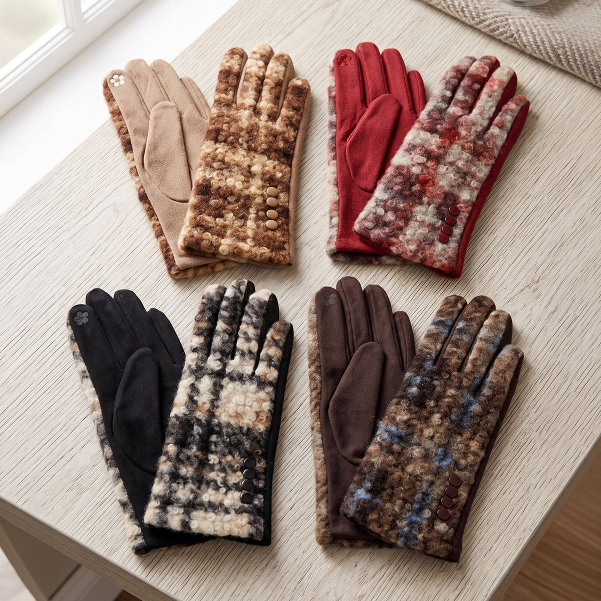 Boucle Checkered Side Buttons Touchscreen Gloves