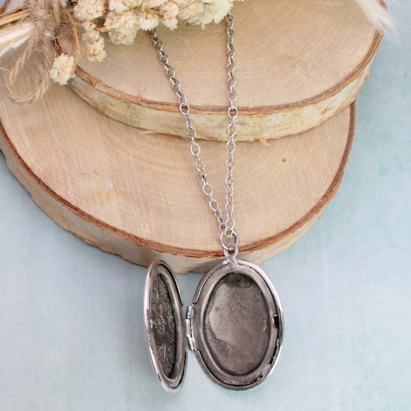 Vintage Memories Silver Floral Locket Necklace